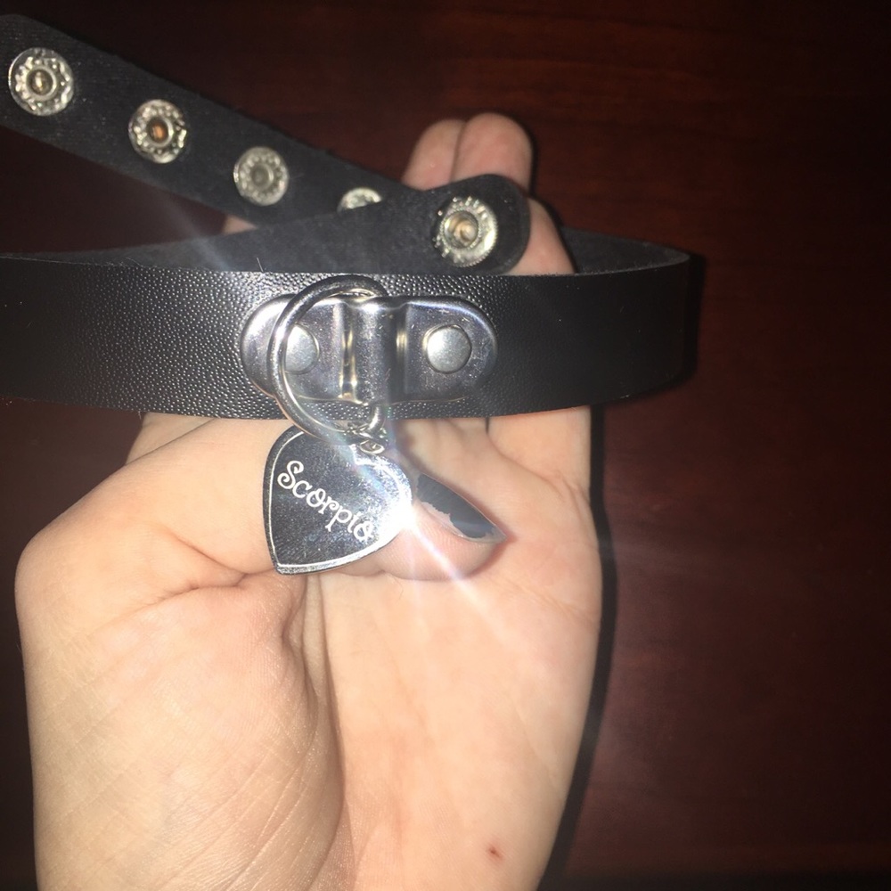 Scorpio choker